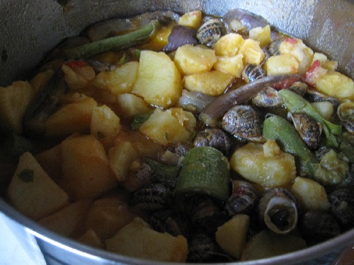 Snails with vegetables and sauce